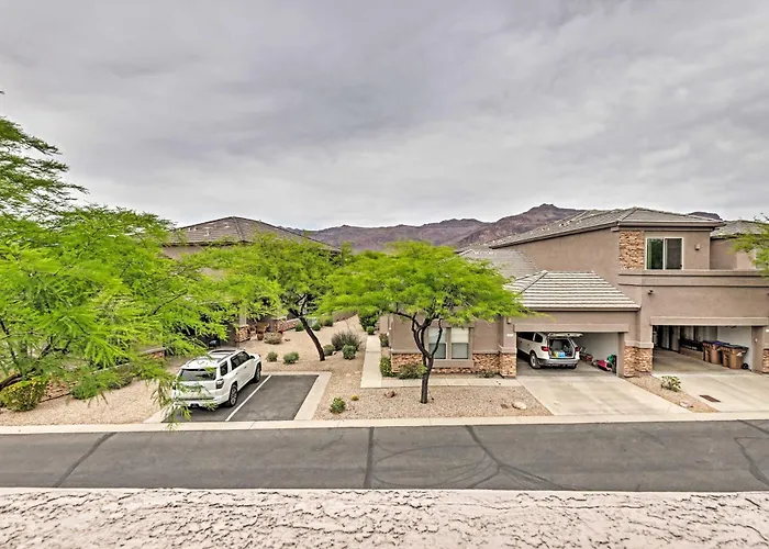 Golf Course View & Pool Access: Gem