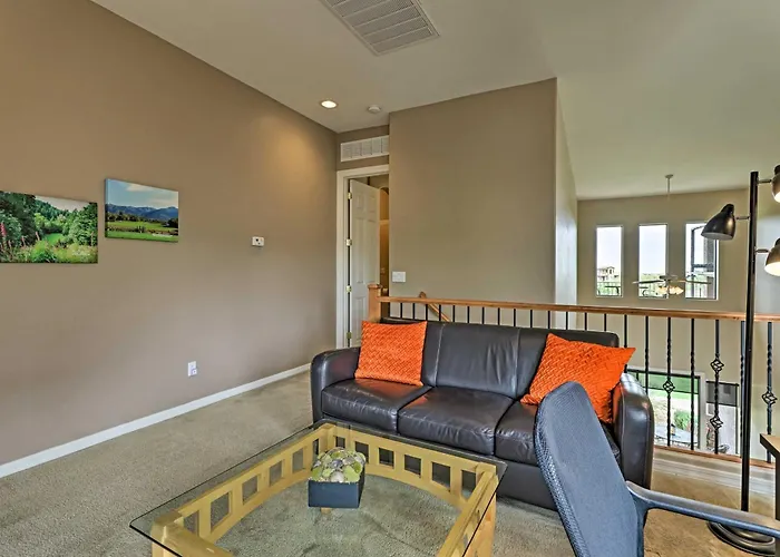Golf Course View & Pool Access: Gem